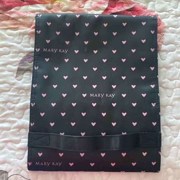 Mary kay roll up travel bag color pink it new good condition - Picture 4 of 5